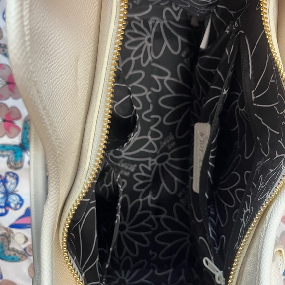 Betsey Johnson Black Daisy Satchel with White Trim - Picture 4 of 4